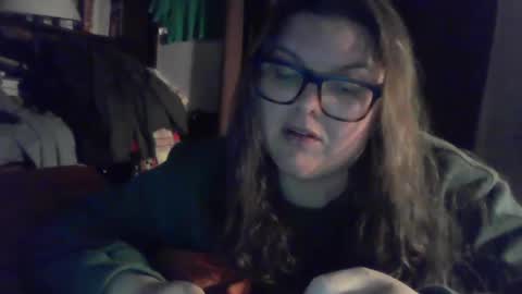 Snapshot of crystalizzzee chatting on 01.12.25 Herekittykitty69 online show from 01.12.25