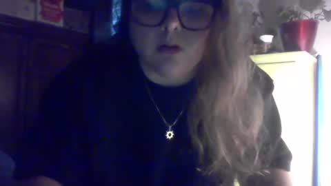 Snapshot of crystalizzzee chatting on 02.15.25 Herekittykitty69 online show from 02.15.25