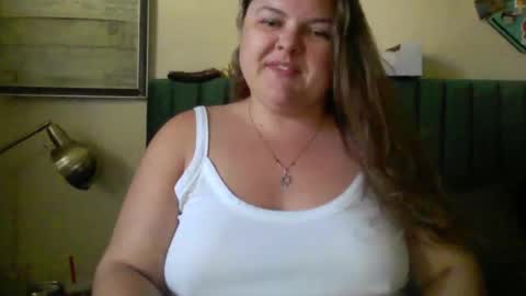 Snapshot of crystalizzzee chatting on 09.16.25 Herekittykitty69 online show from 09.16.25