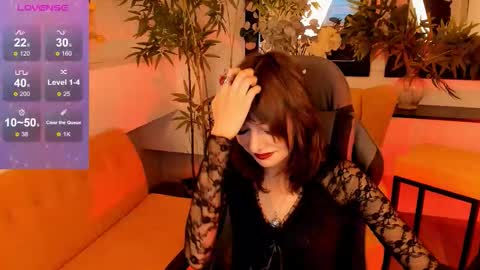 Snapshot of crystallbloom chatting on 09.12.25 crystallbloom online show from 09.12.25