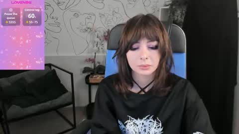 Snapshot of crystallbloom chatting on 09.16.25 crystallbloom online show from 09.16.25