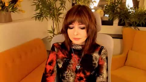 Snapshot of crystallbloom chatting on 09.18.25 crystallbloom online show from 09.18.25