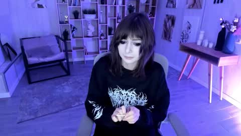 Snapshot of crystallbloom chatting on 10.01.25 crystallbloom online show from 10.01.25