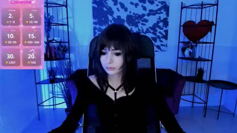 Snapshot of crystallbloom chatting on 10.11.25 crystallbloom online show from 10.11.25