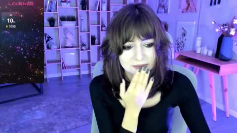 Snapshot of crystallbloom chatting on 10.17.25 crystallbloom online show from 10.17.25