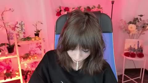 Snapshot of crystallbloom chatting on 01.14.26 crystallbloom online show from 01.14.26