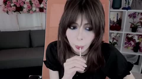 Snapshot of crystallbloom chatting on 03.10.26 crystallbloom online show from 03.10.26