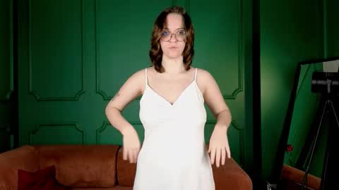 Snapshot of crystallglow chatting on 01.13.26 Kitty online show from 01.13.26