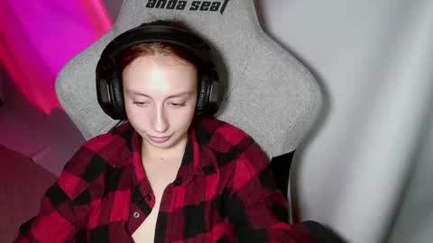 Snapshot of crystallkris chatting on 01.08.25 Kristina online show from 01.08.25