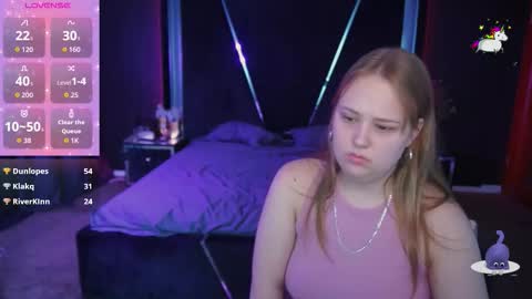 crystallpaws_ online show from 09.23.25