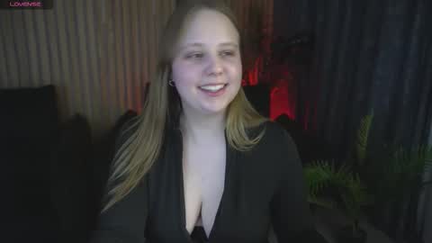 crystallpaws_ online show from 02.12.26