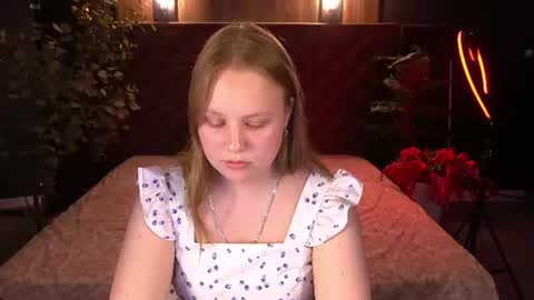 crystallpaws_ online show from 06.09.26
