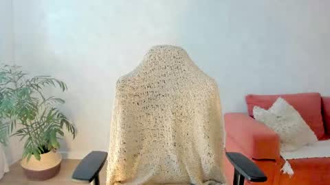 Snapshot of crystalnut chatting on 07.28.26 Maria online show from 07.28.26