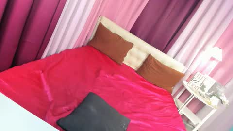 Snapshot of crystalriches chatting on 10.11.25 crystalriches online show from 10.11.25