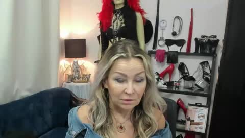CrystalHotty online show from 06.17.26