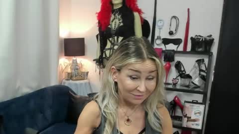 CrystalHotty online show from 06.25.26