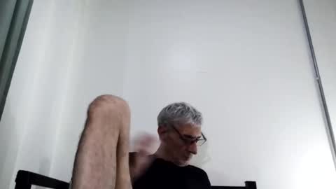 Snapshot of cucaio18 chatting on 02.19.25 BIG UNCUT HARD COCK online show from 02.19.25