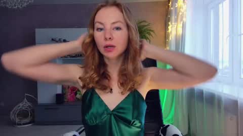 Snapshot of cuddle_kitten chatting on 12.15.24 Alexia online show from 12.15.24