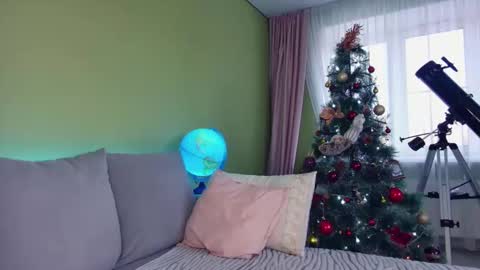 Snapshot of cuddle_kitten chatting on 12.28.24 Alexia online show from 12.28.24