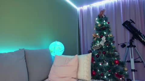 Snapshot of cuddle_kitten chatting on 01.01.25 Alexia online show from 01.01.25