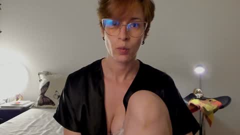 Snapshot of cuddlingbunnny chatting on 01.03.25 Leonela online show from 01.03.25