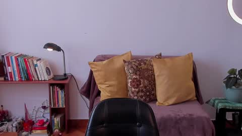 Snapshot of cuddlingbunnny chatting on 02.07.25 Leonela online show from 02.07.25