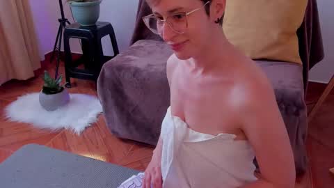 Snapshot of cuddlingbunnny chatting on 02.23.25 Leonela online show from 02.23.25