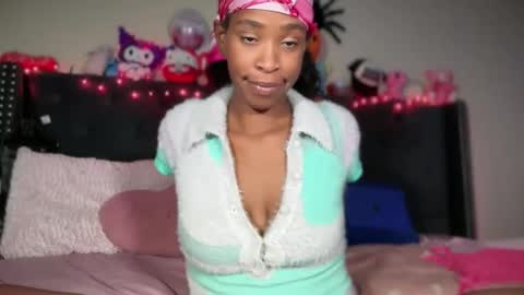 cum2charmxx online show from 10.28.25