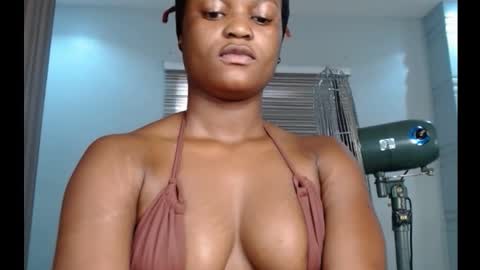 Snapshot of cum_ebony_petitxx chatting on 09.13.25 cath online show from 09.13.25