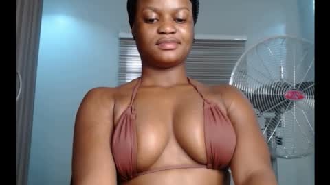 Snapshot of cum_ebony_petitxx chatting on 09.15.25 cath online show from 09.15.25
