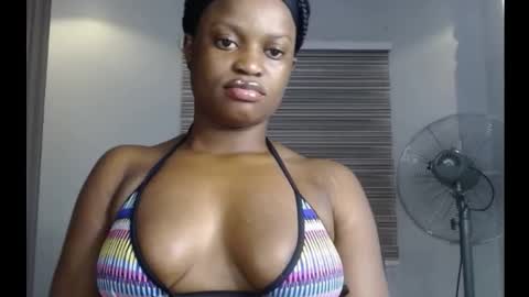 Snapshot of cum_ebony_petitxx chatting on 09.19.25 cath online show from 09.19.25