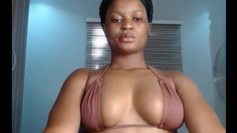 Snapshot of cum_ebony_petitxx chatting on 09.21.25 cath online show from 09.21.25