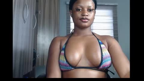 Snapshot of cum_ebony_petitxx chatting on 10.11.25 cath online show from 10.11.25