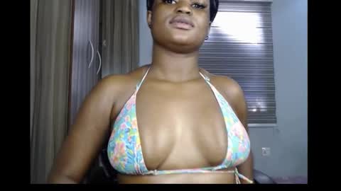 Snapshot of cum_ebony_petitxx chatting on 10.12.25 cath online show from 10.12.25