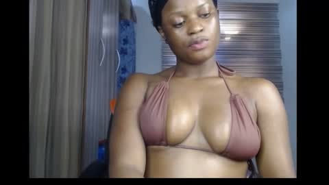 Snapshot of cum_ebony_petitxx chatting on 10.17.25 cath online show from 10.17.25