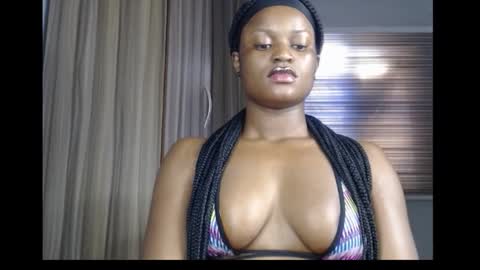 Snapshot of cum_ebony_petitxx chatting on 10.22.25 cath online show from 10.22.25