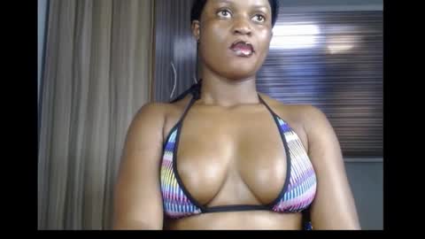 Snapshot of cum_ebony_petitxx chatting on 10.23.25 cath online show from 10.23.25