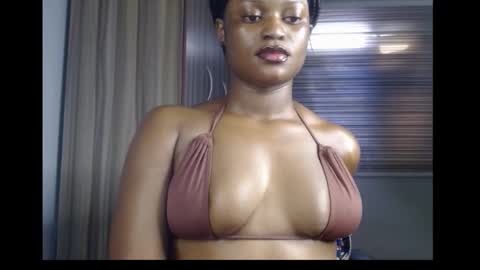 Snapshot of cum_ebony_petitxx chatting on 10.24.25 cath online show from 10.24.25