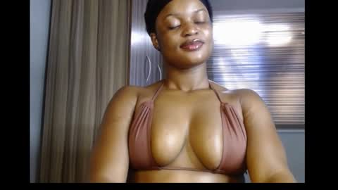 Snapshot of cum_ebony_petitxx chatting on 10.25.25 cath online show from 10.25.25