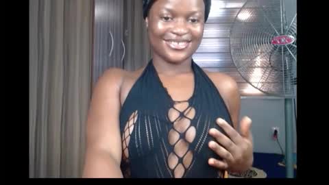 Snapshot of cum_ebony_petitxx chatting on 11.18.25 cath online show from 11.18.25