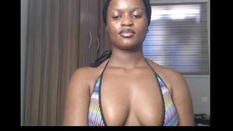 Snapshot of cum_ebony_petitxx chatting on 11.29.25 cath online show from 11.29.25