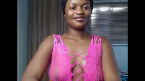 Snapshot of cum_ebony_petitxx chatting on 12.04.25 cath online show from 12.04.25