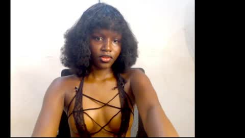 Snapshot of cum_ebony_xsecret chatting on 05.25.26 sophie online show from 05.25.26
