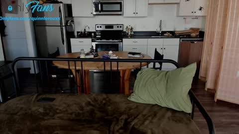 Snapshot of cum_with_quinn chatting on 10.15.25 Quinn online show from 10.15.25