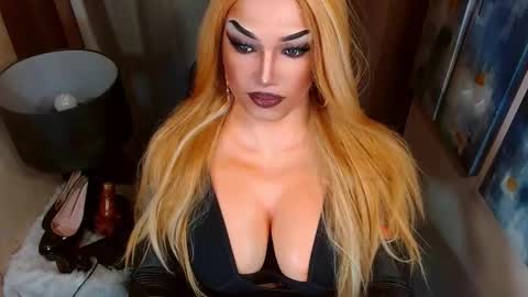 Snapshot of cumoffun chatting on 12.18.25 Cattaleya online show from 12.18.25