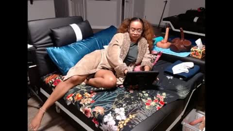 Nia Reese online show from 04.28.26
