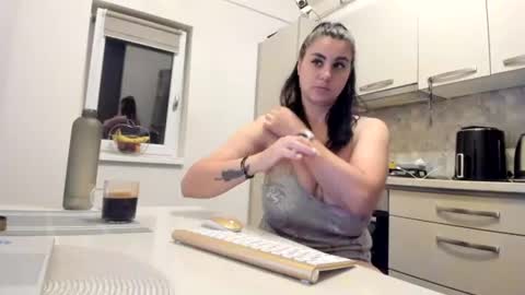 Snapshot of cuplu29 chatting on 06.14.26 maria alex online show from 06.14.26