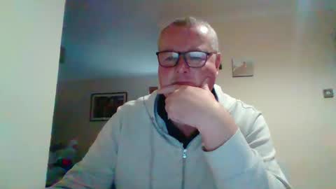 Snapshot of curiousax77 chatting on 12.12.24 curiousax77 online show from 12.12.24