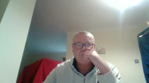 Snapshot of curiousax77 chatting on 02.08.25 curiousax77 online show from 02.08.25