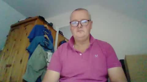 Snapshot of curiousax77 chatting on 10.20.25 curiousax77 online show from 10.20.25